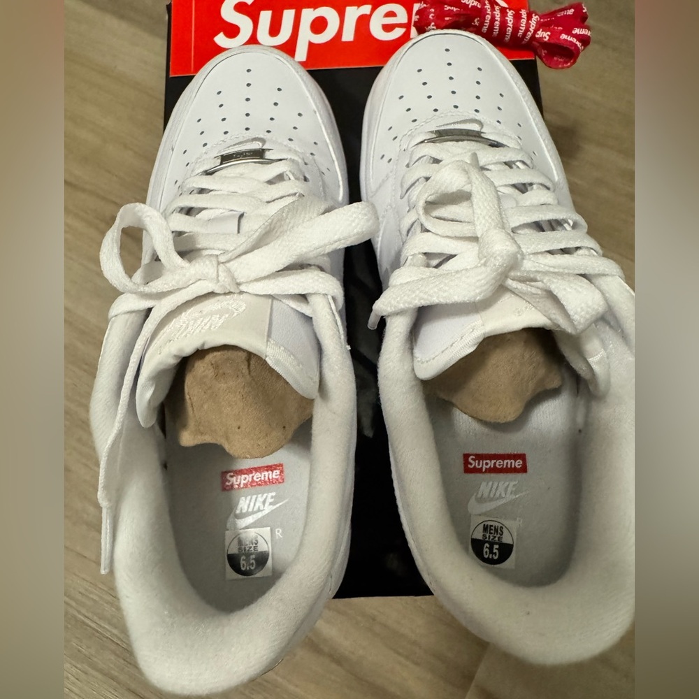Supreme Nike Air Force 1 Low Box Logo  Sneakers Men’s size 6.5 / Women’s 8 - Picture 2 of 12
